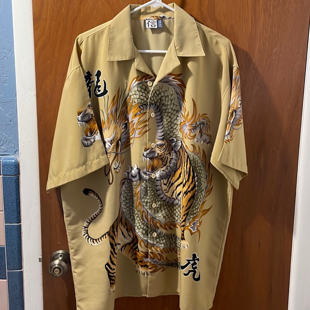VINTAGE Y2K DRAGON & TIGER GRAPHIC PRINT SHORT SLEEVE BUTTON UP SHIRT